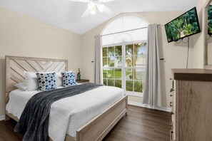 6 bedrooms, iron/ironing board, travel crib, WiFi - Private Pool, 4 Miles to Disney-6BR / 4 baths Home (Kissimmee)