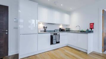 Refrigerador, microondas, horno, placa de cocina