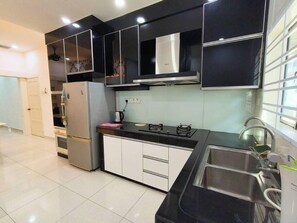 Private kitchen - TheBliss8 八悦椋居 2R2B for 5-8pax (Melaka)