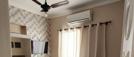 3 Schlafzimmer, Bügeleisen/Bügelbrett, Bettwäsche