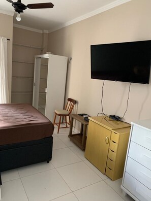 3 bedrooms, iron/ironing board, bed sheets