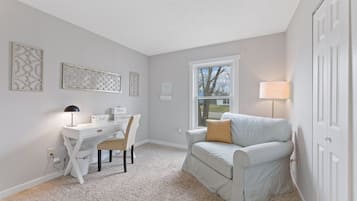 Älytelevisio, takka, kirjoja