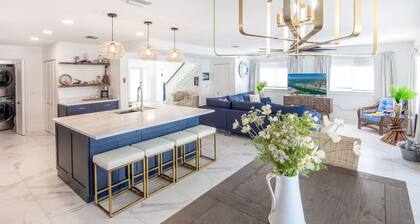 Latitude 24! Cabana Club access, deep canal, jacuzzi, kayaks, ice machine.