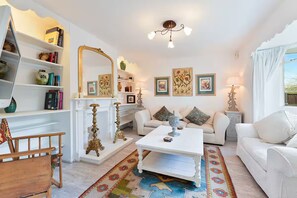 Unclassified image, 2 of 23, button