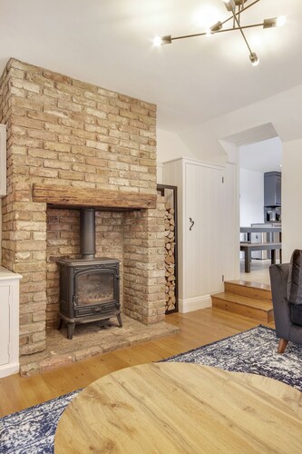 Lovely Countryside Coach Cottage - Pass the Keys