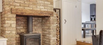 Lovely Countryside Coach Cottage - Pass the Keys