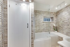 Hair dryer, towels - Lovely Countryside Coach Cottage - Pass the Keys (Tonbridge)