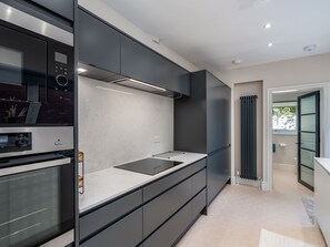 Fridge, microwave, oven, dishwasher - Pass the Keys | Stunning 3 Bedroom Townhouse in Central St Albans (St Albans)