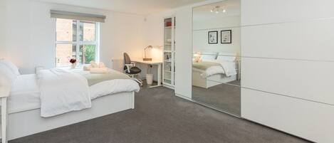 2 bedrooms, iron/ironing board, free WiFi, bed sheets