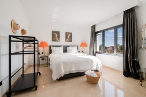 5 chambres, fer et planche Ă repasser, Wi-Fi gratuit, draps fournis