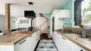 Réfrigérateur, micro-ondes, four, lave-vaisselle