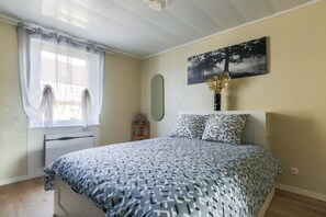 1 habitación, tabla de planchar con plancha, wifi gratis y ropa de cama 