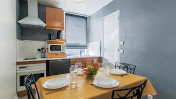 Frigorifero, microonde, forno, macchina per tè/caffè