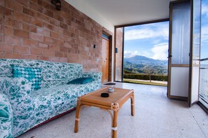Smart TV, fireplace, books - Villa in the countryside on the Sibillini mountain (Montefortino)