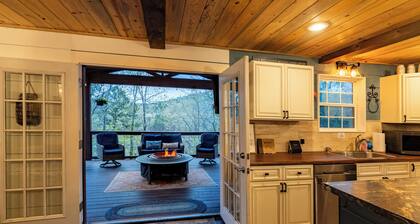 Spacious 3BR Lakehouse – Hot Tub, Firepit, Views