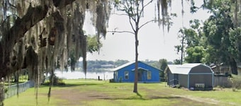 Cozy Lakeside Cottage near Legoland, Winter Haven! Florida vacation ready!