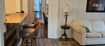 Cozy Lakeside Cottage near Legoland, Winter Haven! Florida vacation ready!