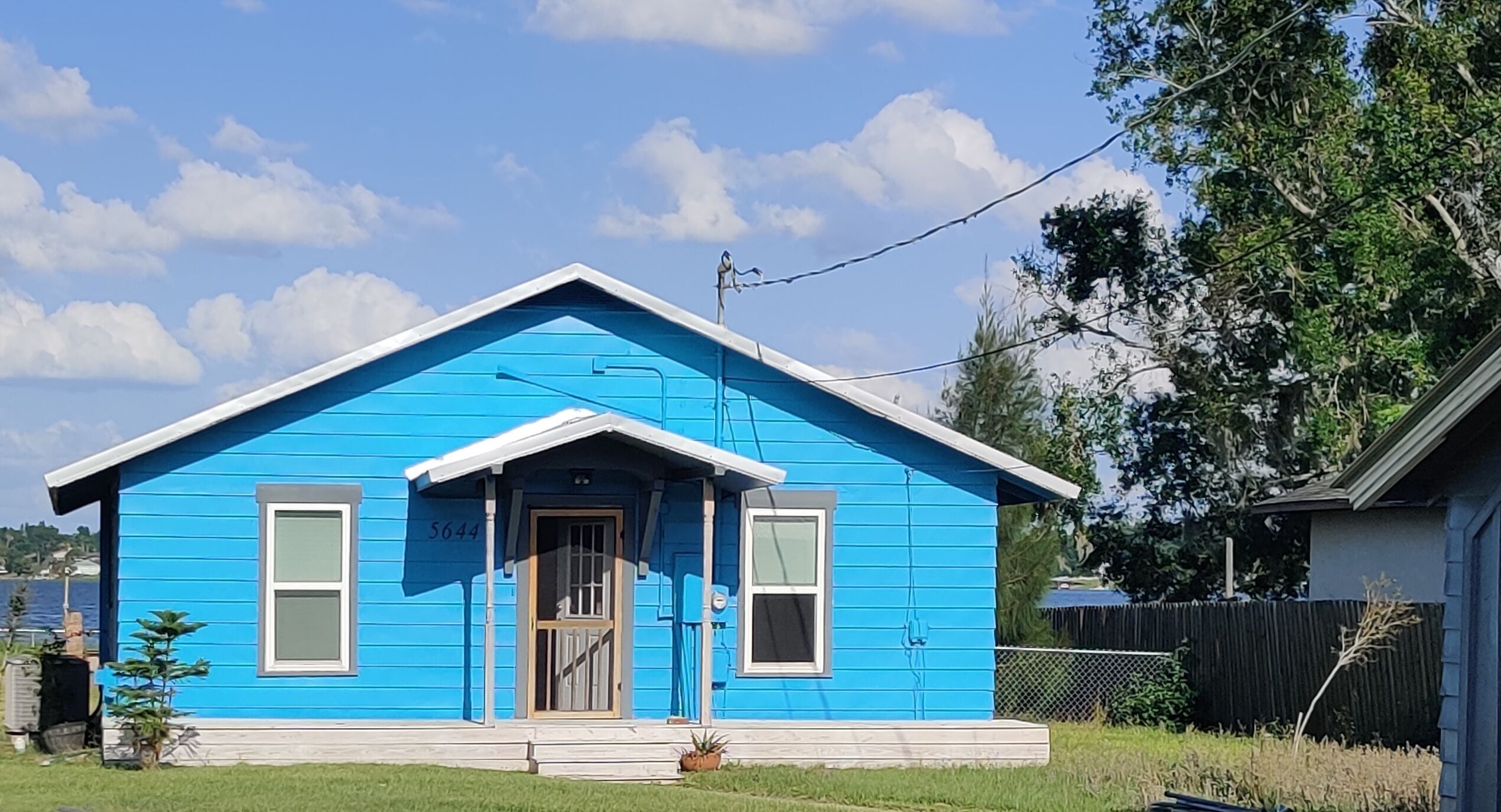 Cozy Lakeside Cottage near Legoland, Winter Haven! Florida vacation ready!