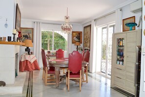 Dining - Holiday villa with lovely pool area, 300m from the beach in Atalaya Playa (Estepona)