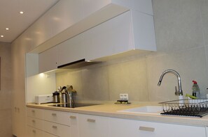 Fridge, dishwasher - Holiday villa with lovely pool area, 300m from the beach in Atalaya Playa (Estepona)