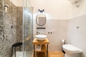 Shower, hair dryer, bidet, towels - Il Vicoletto Maiorani 39 (Naples)