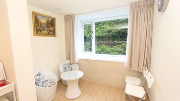 Edredón, decoración personalizada y wifi gratis