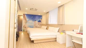 Down comforters, individually decorated, free WiFi