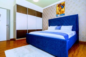 2 bedrooms, iron/ironing board, WiFi, bed sheets - 2 bedroom with swimming pool and gym in Kilimani. Located in a serene location (Nairobi)