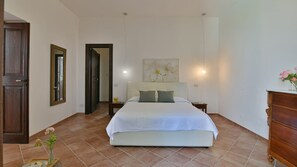 4 habitaciones, tabla de planchar con plancha y wifi gratis 