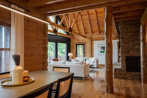 Interior - The Ridge: A Modern Cabin (Bostic)