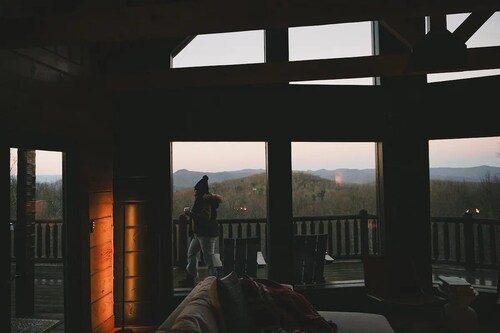 The Ridge: A Modern Cabin