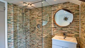 Douche, serviettes fournies