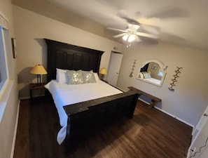 3 bedrooms, iron/ironing board, free WiFi, bed sheets - Family Home, New ew Pool, Parks, Private Patio (Mesa)