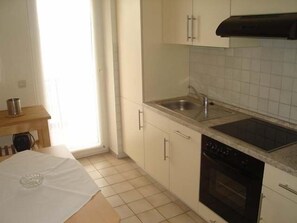 雪櫃、微波爐、爐具、洗碗機