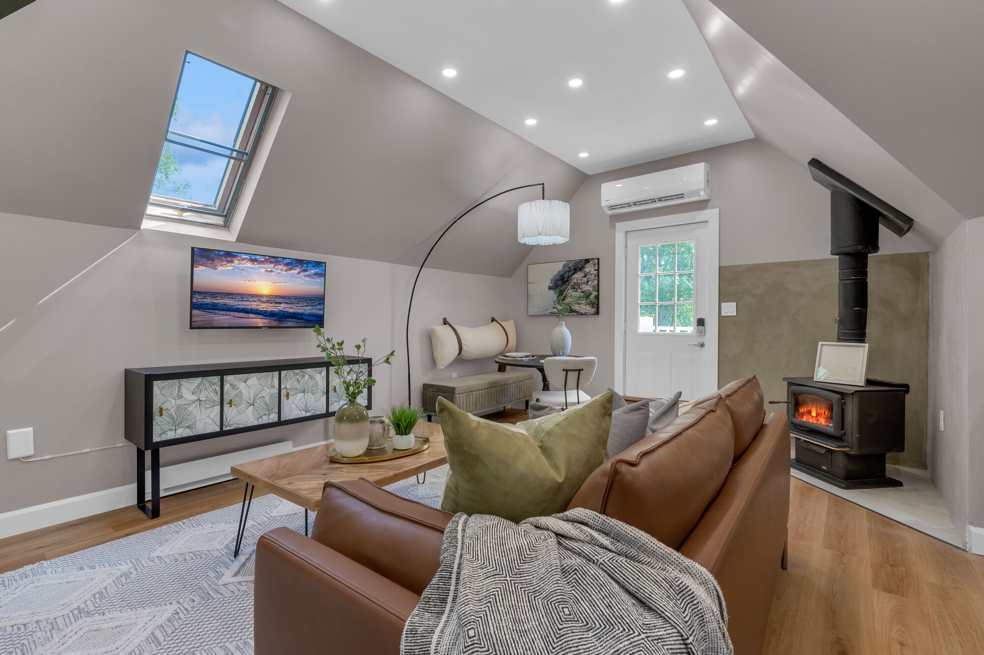 Smart-tv en een open haard