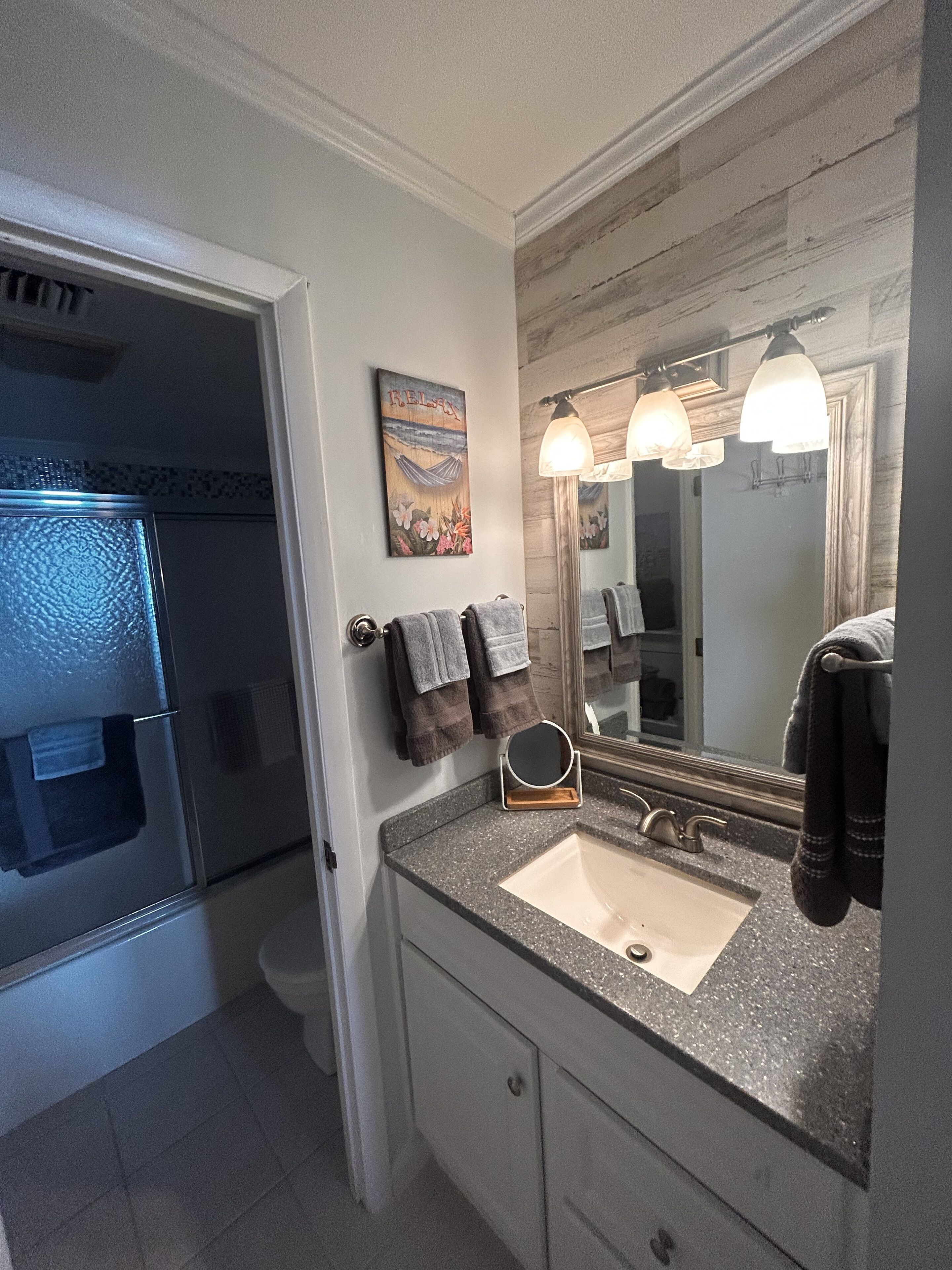 Hårtørrer, håndklæder, Toiletpapir