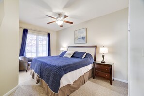 5 quartos, escrivaninha, ferros/tábuas de passar roupa, berço de viagem