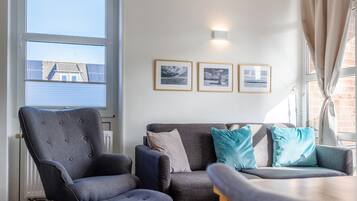 TV, bøker og stereoanlegg