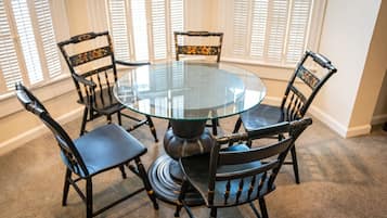 Apartment | In-room dining