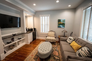 Suite | Living area - Washington Street Quarters (Lewisburg)