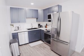 電子レンジ、オーブン、コンロ、食器洗い機