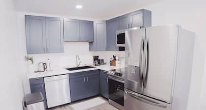 Spotless & Cozy Renovated Loft. Comfort & Convenience in Lake View, NY.