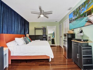 1 dormitorio, tabla de planchar con plancha, wifi y ropa de cama