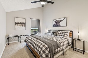 1 bedroom, iron/ironing board, travel cot, free WiFi - 
Stunning Mnt. View Condo - Central, Sleeps 4, A/C! (Flagstaff)