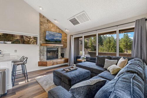 
Stunning Mnt. View Condo - Central, Sleeps 4, A/C!