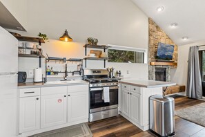 Fridge, microwave, oven, stovetop - 
Stunning Mnt. View Condo - Central, Sleeps 4, A/C! (Flagstaff)