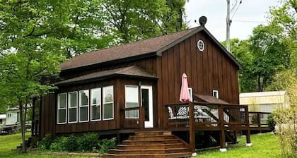 Bluff Cabin on the Lake