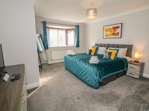 4 bedrooms, individually decorated, individually furnished, desk - The Croft, North Staffordshire (Stoke-on-Trent)