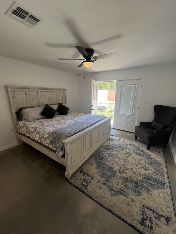 3 bedrooms, iron/ironing board, WiFi, bed sheets