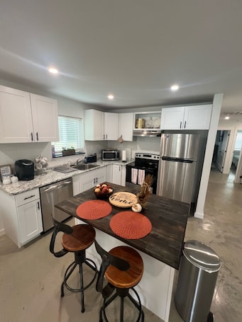 Private kitchen. “The Magnolia Inn” A comfortable, clean, & cozy stay